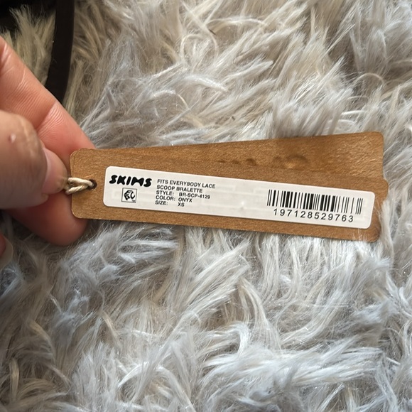 SKIMS Fits Everybody Lace Bralette. NWT - Picture 5 of 6